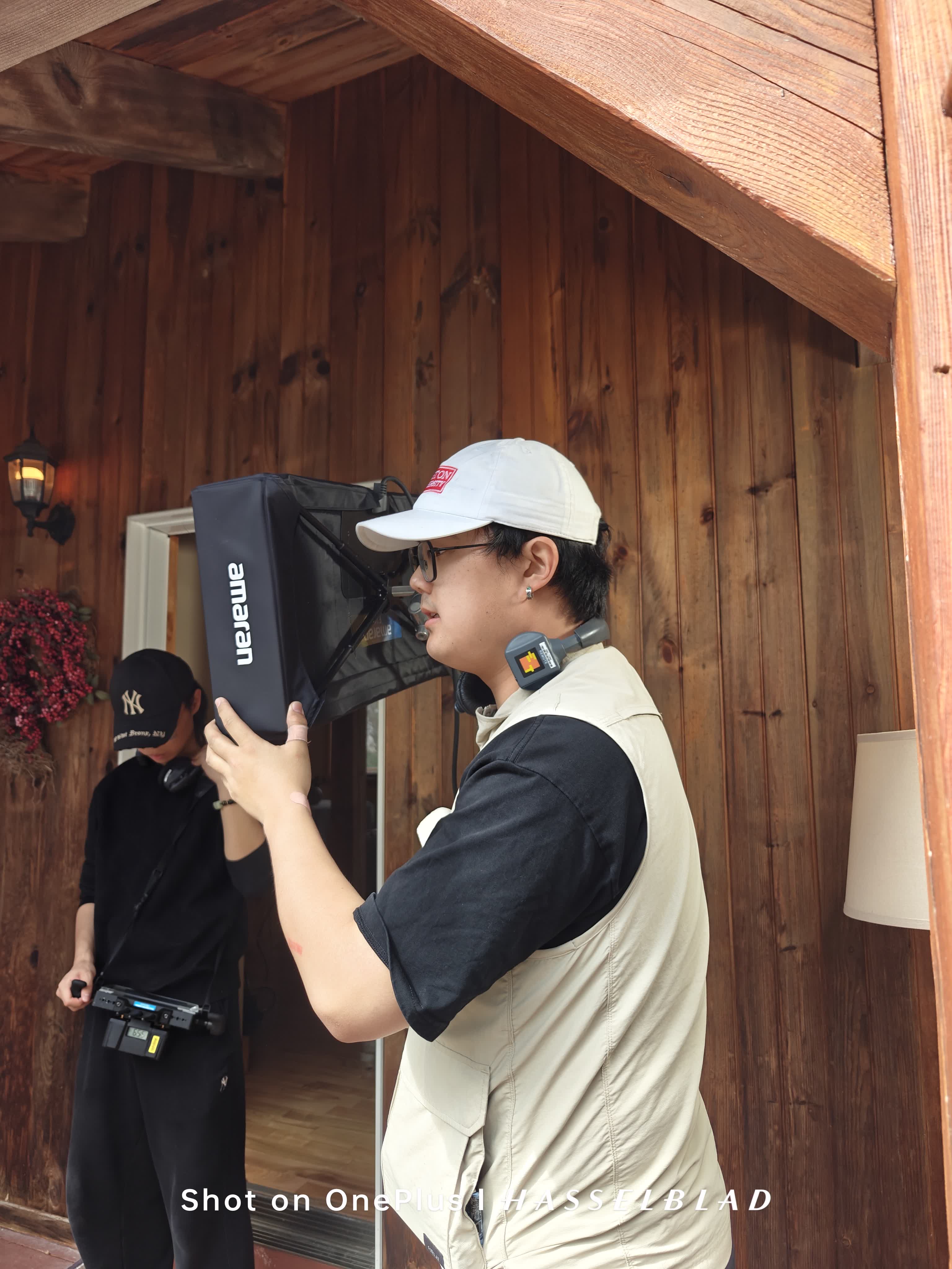 Behind the scenes 10
