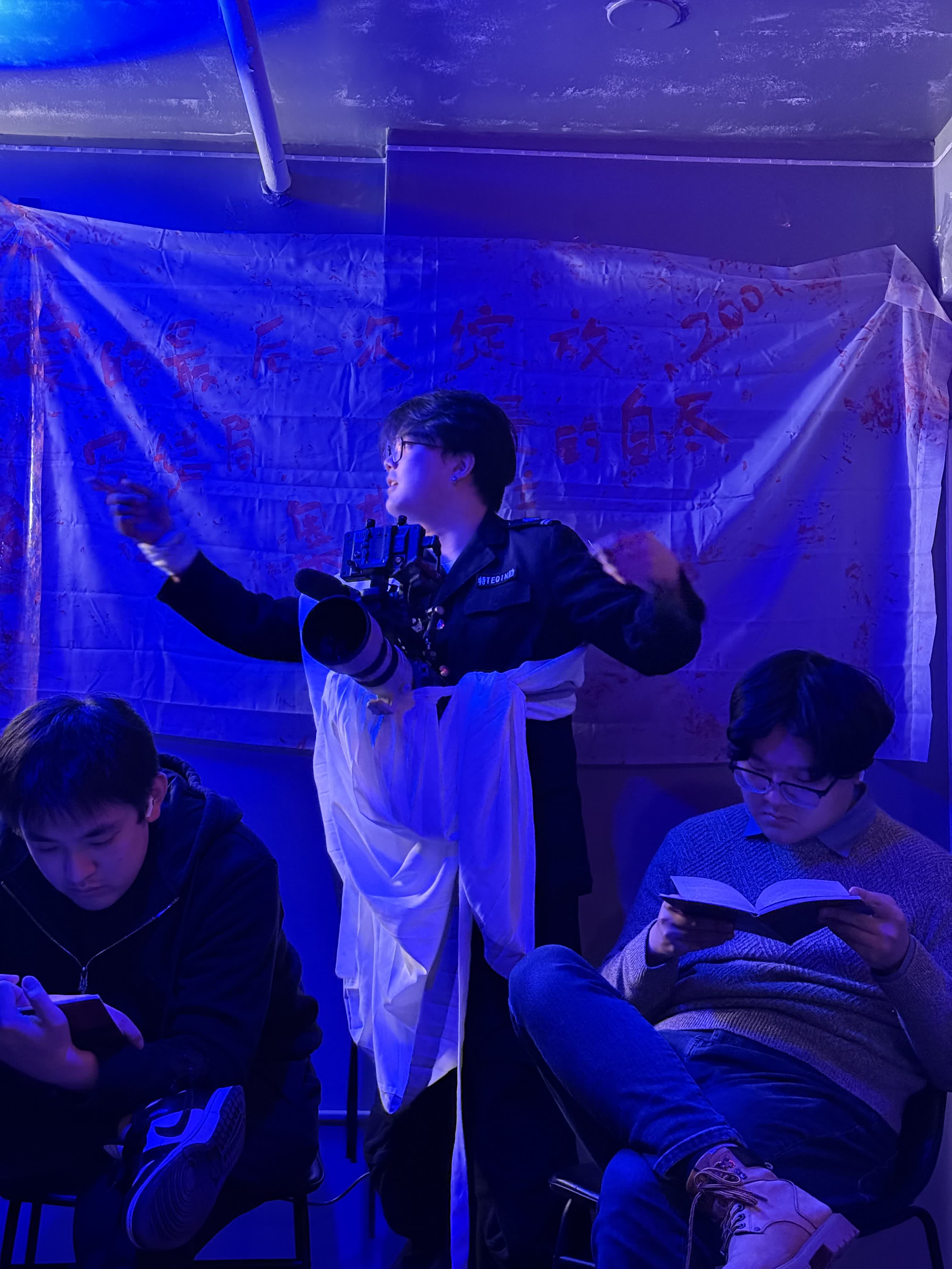 Behind the scenes 19