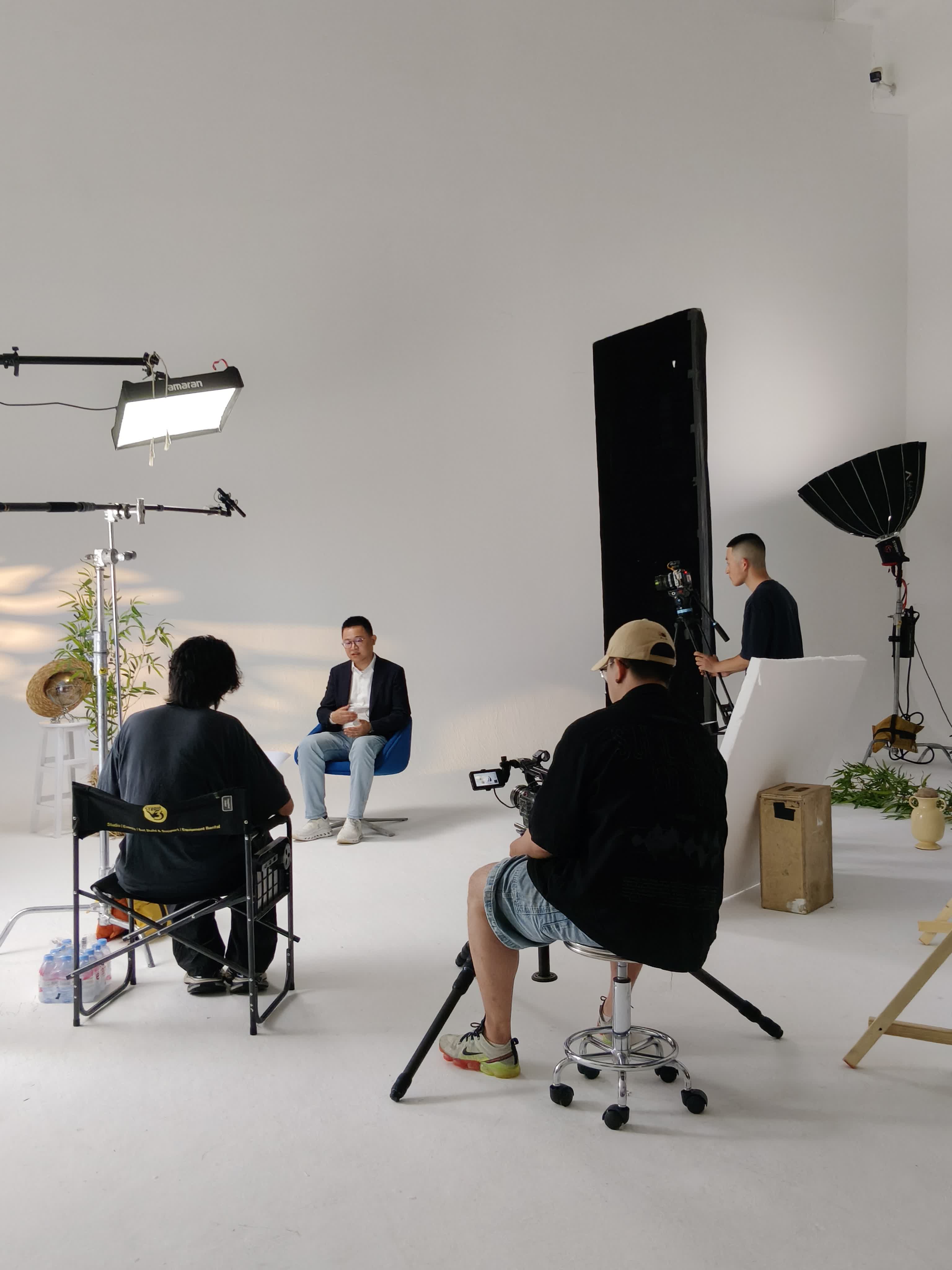 Behind the scenes 29